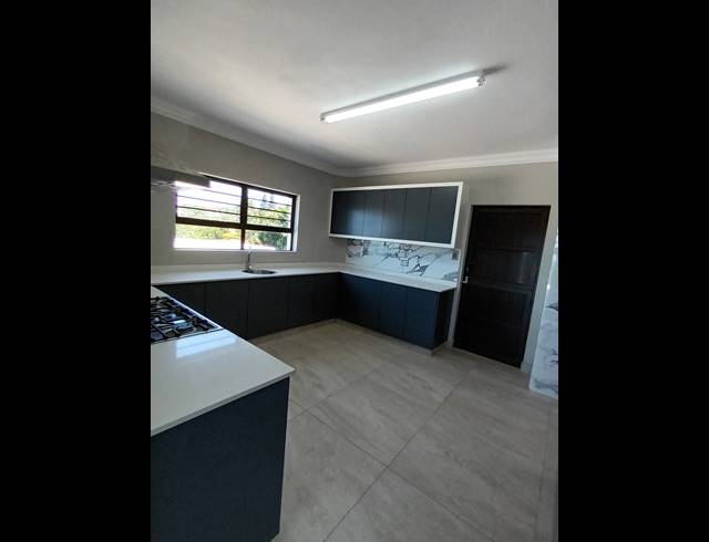 6 BEDROOM FREEHOLD FOR SALE IN LA LUCIA